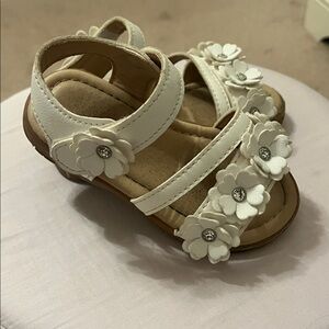 Summer Sandals Toddler Girl 7 White Flower Strappy- Unbranded